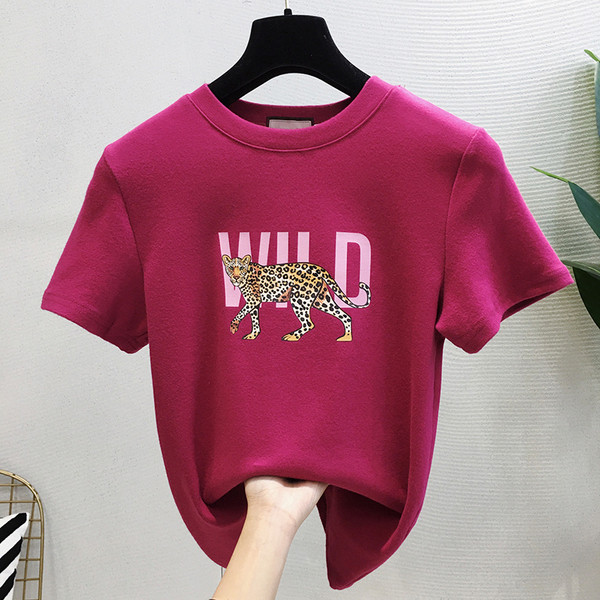 Tricou de dama actual cu decolteu oval si aplicatie