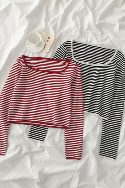 Bluză de damă în dungi cu decolteu pătrat