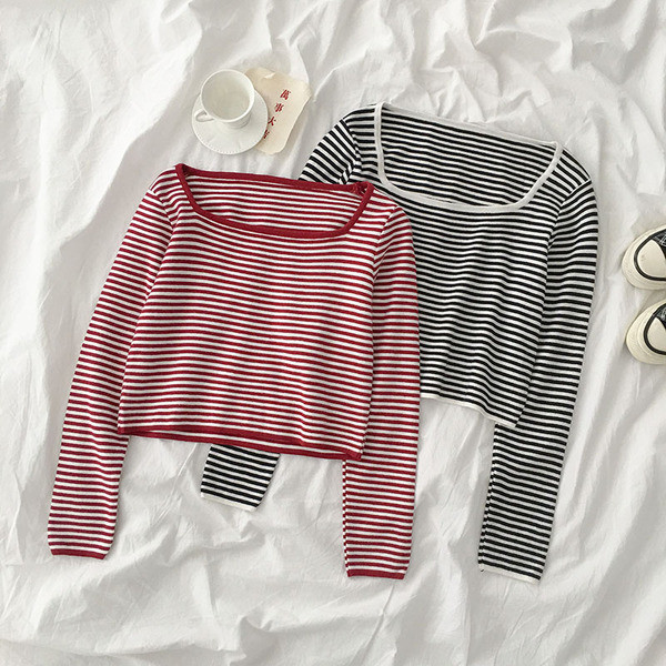 Bluză de damă în dungi cu decolteu pătrat