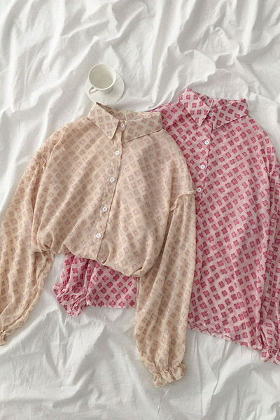 Női ing széles modell klasszikus gallérral és gombokkal