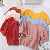 Bluză de damă cu decolteu rotund și mâneci scurte