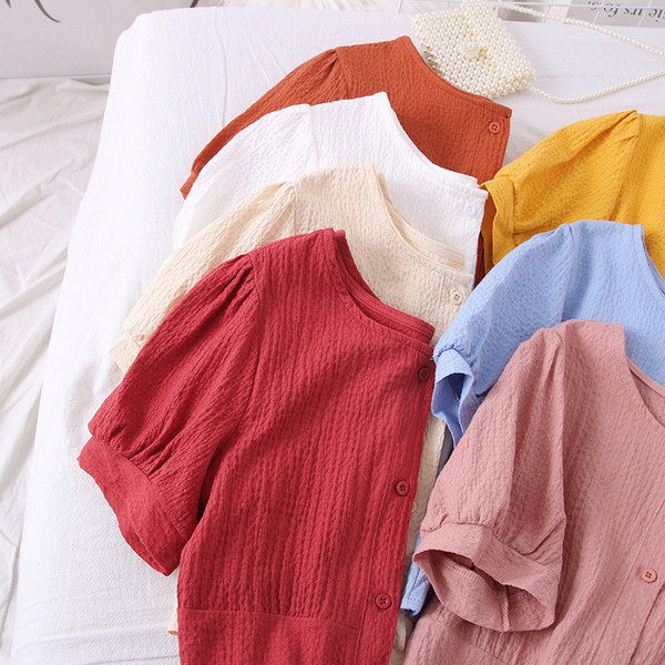 Bluză de damă cu decolteu rotund și mâneci scurte