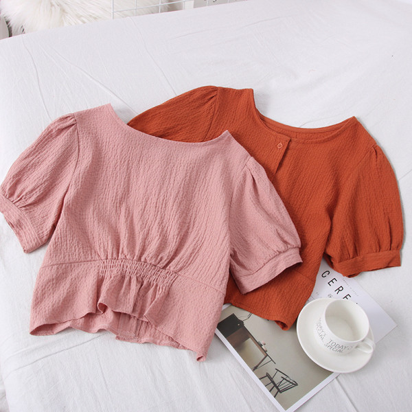 Bluză de damă cu decolteu rotund și mâneci scurte