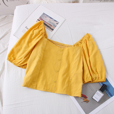 Női blúz négyzet alakú nyakkivágással, gombokkal és rövid ujjú