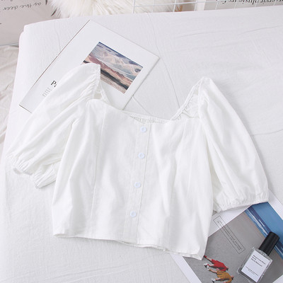 Női blúz négyzet alakú nyakkivágással, gombokkal és rövid ujjú