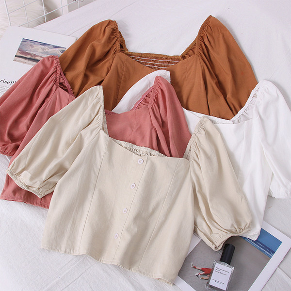 Női blúz négyzet alakú nyakkivágással, gombokkal és rövid ujjú