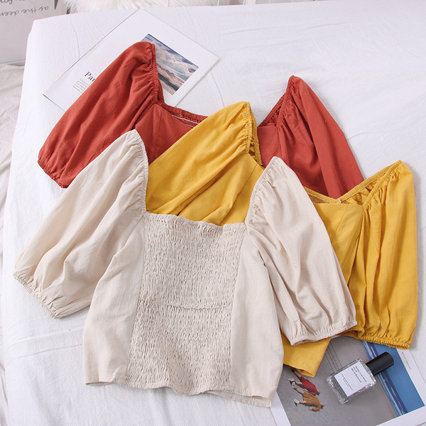 Női blúz négyzet alakú nyakkivágással, gombokkal és rövid ujjú