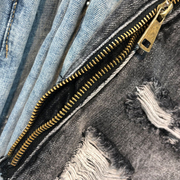 Női farmer rövidnadrág cipzárral és övvel