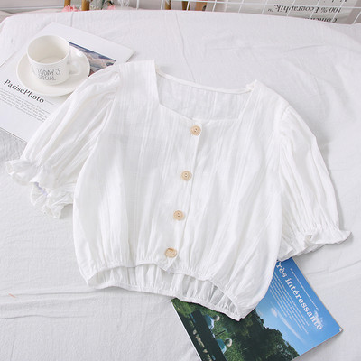 Modern női blúz négyzet alakú nyakkivágással, rövid ujjal és gombokkal