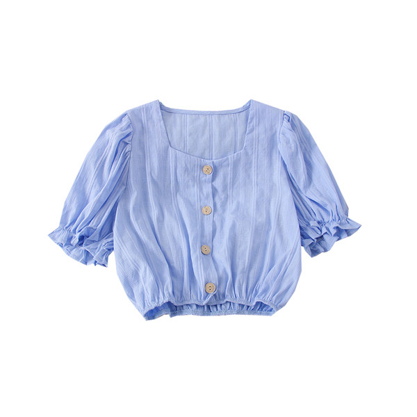 Modern női blúz négyzet alakú nyakkivágással, rövid ujjal és gombokkal