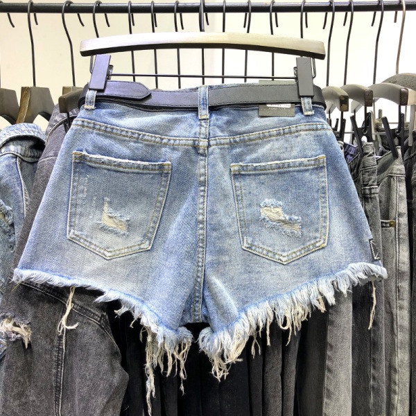 Új Modern női rövidnadrág szakadt motívumokkal