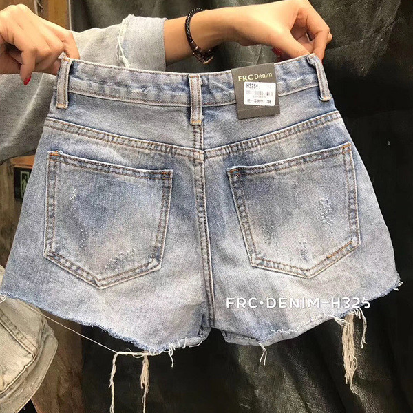 HIT Női farmer rövidnadrág szakadt motívumokkal