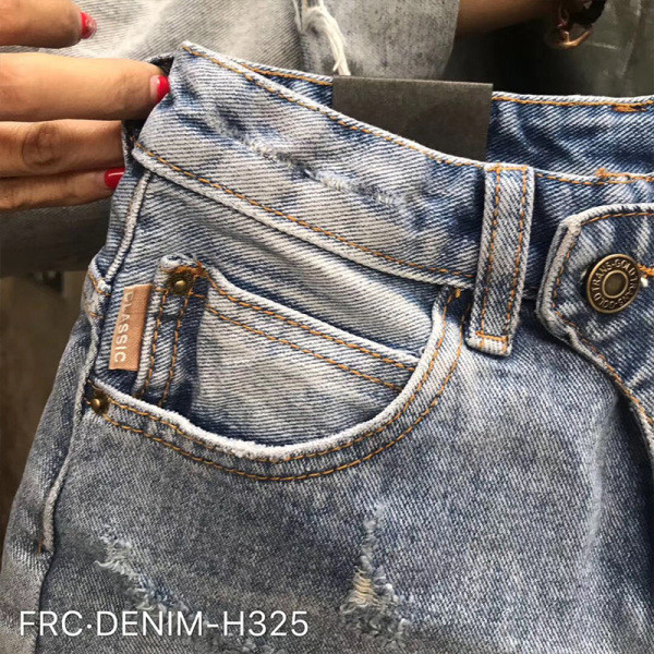 HIT Női farmer rövidnadrág szakadt motívumokkal