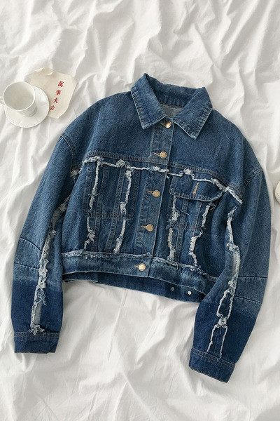 Geaca de dama din denim cu buzunare si nasturi