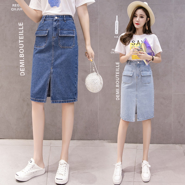 Alkalmi női farmerszoknya hasítékkal és zsebekkel