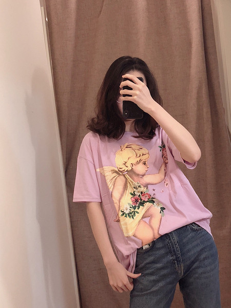 Modern rózsaszín póló nyomtatással