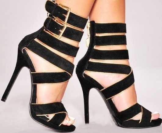 Elegáns női magas sarkú cipő csattal és cipzárral