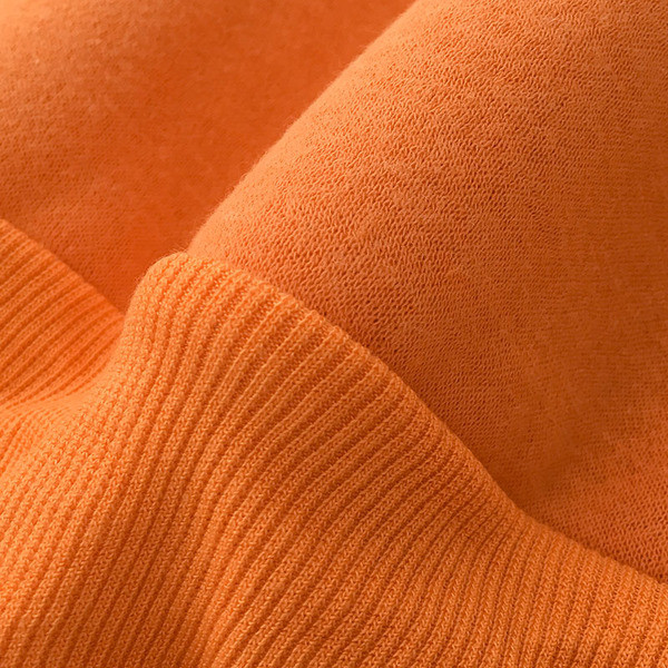 Napi női pulóver zsebbel és rátéttel