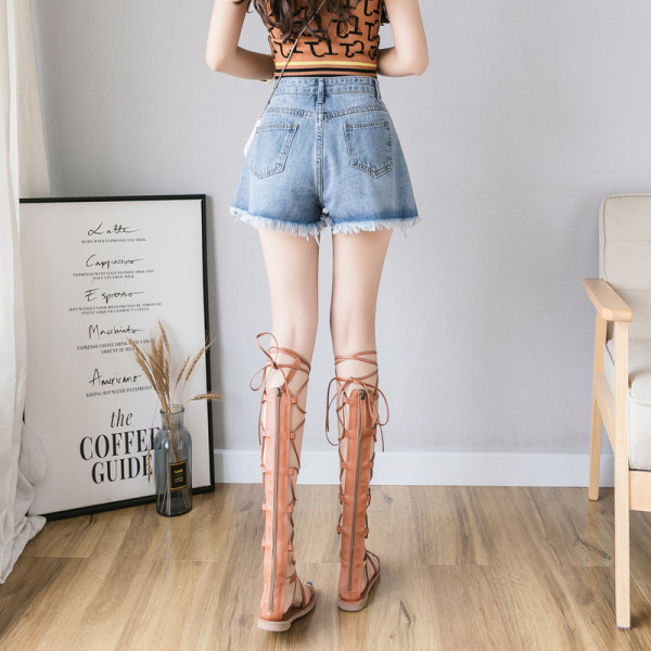 Blugi lati cu talie inalta si motive rupte