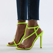 Stílusos női szandál műbőr pántokkal és szilikonnal