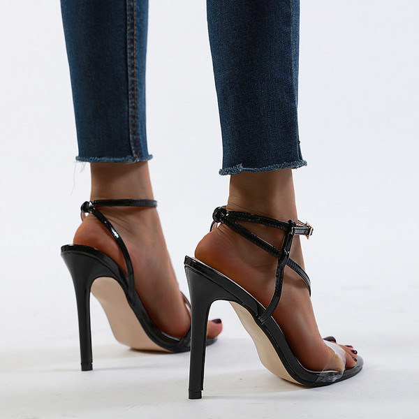 Stílusos női szandál műbőr pántokkal és szilikonnal