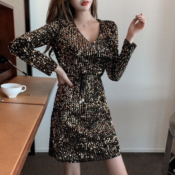 Rochie eleganta de dama cu decolteu spitz si paiete