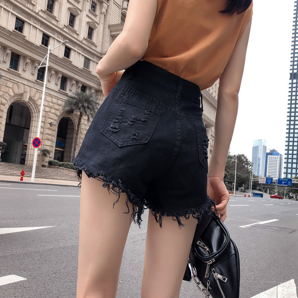 Aktuális rövid női farmer magas derékkal, szakadt motívumokkal