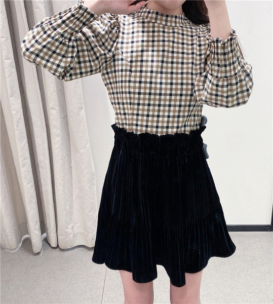 Rövid szabású bársonyszoknya és magas elasztikus derék