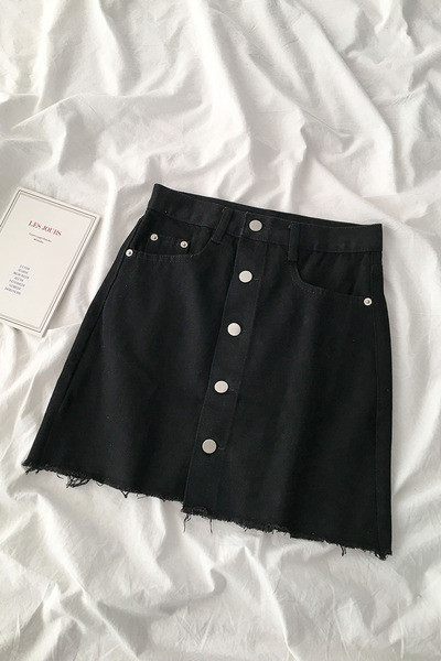 Lezser női rövid szoknya gombokkal