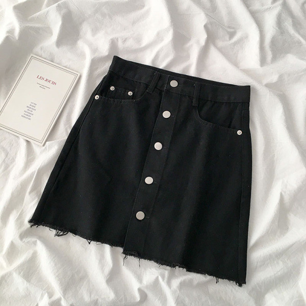 Lezser női rövid szoknya gombokkal