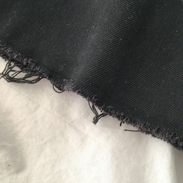 Lezser női rövid szoknya gombokkal