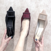 Moderne ženske cipele na tanku petu - model na špic