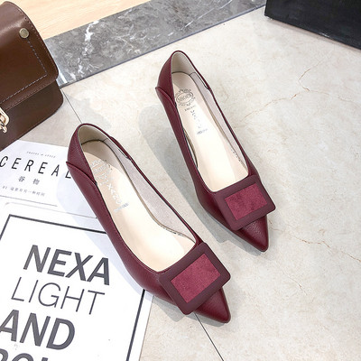 Moderne ženske cipele na tanku petu - model na špic