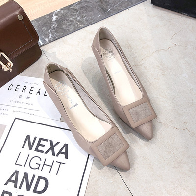 Moderne ženske cipele na tanku petu - model na špic