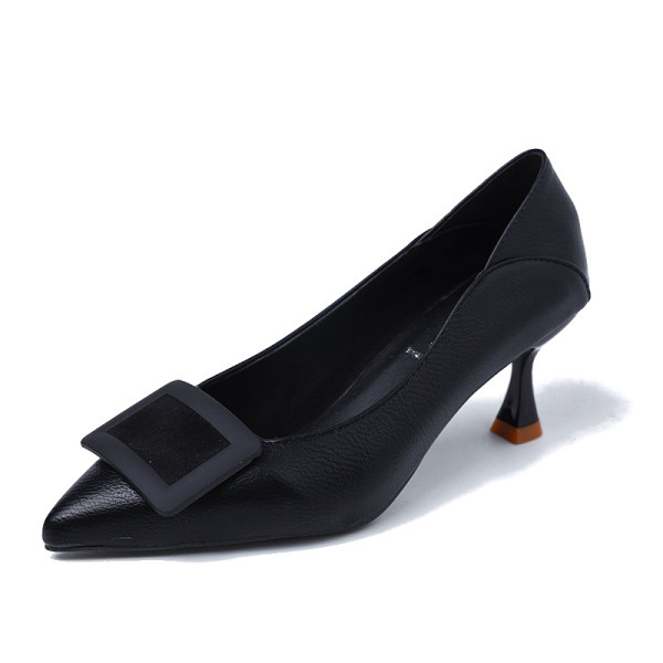 Moderne ženske cipele na tanku petu - model na špic