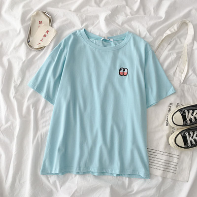 Дамска ежедневна тениска с бродерия и обло деколте