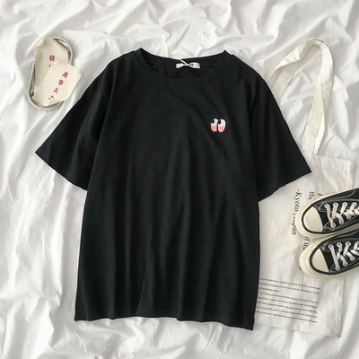 Дамска ежедневна тениска с бродерия и обло деколте