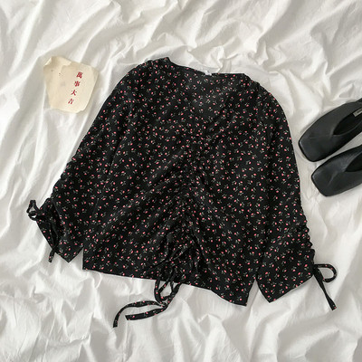 Modern női blúz nyakkendővel és spitz nyakkivágással