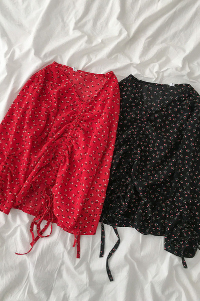 Modern női blúz nyakkendővel és spitz nyakkivágással