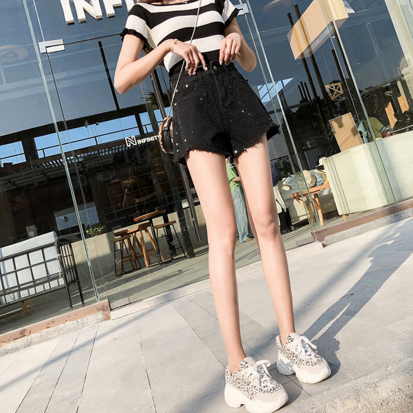 Modern farmer rövidnadrág magas derékkal és kövekkel