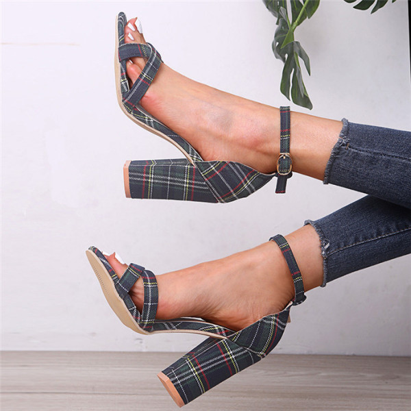 Elegantne ženske karirane sandale na visoku petu s kopčom