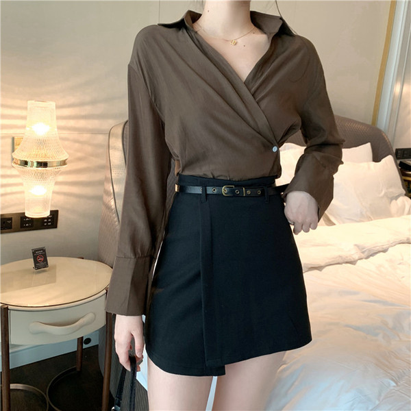 Elegáns női ing spitz nyakkivágással