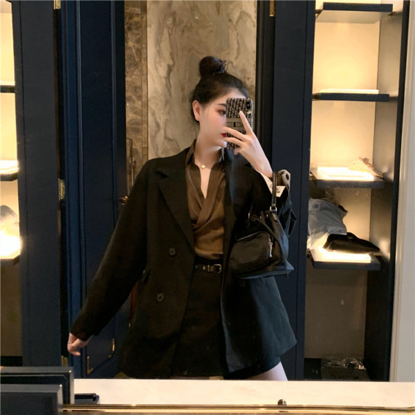 Elegáns női ing spitz nyakkivágással