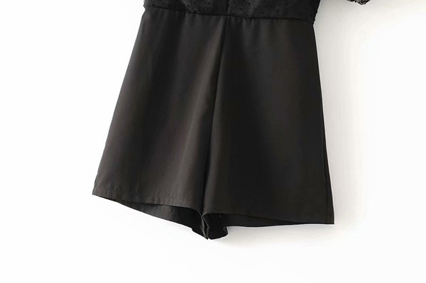 Rövid női jumpsuit rövid tüll ujjal