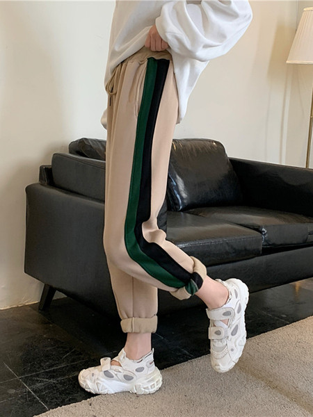 Női sportnadrág elasztikus derékkal, színes szegéllyel