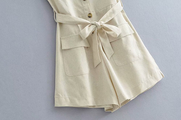 Rövid alkalmi overál gombokkal és övvel