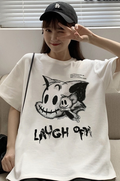 Széles női póló mintával és rövid ujjú