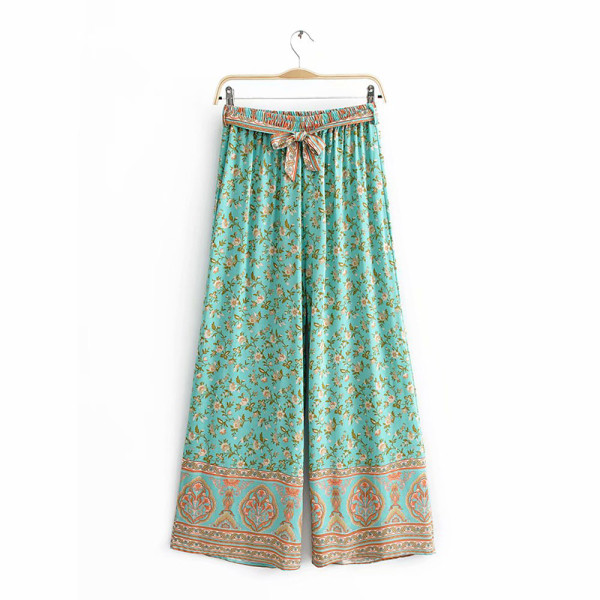 Női lezser szett rövid alsónadrágból és széles nadrágból, strandra is alkalmas