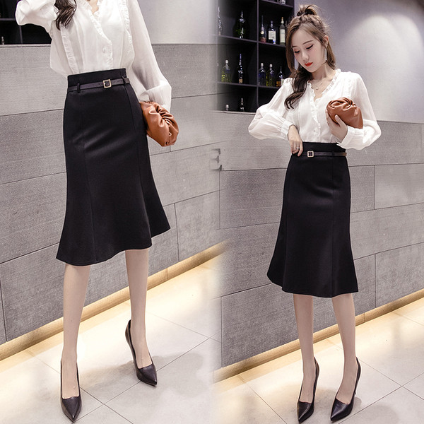 Női alkalmi szoknya övvel és magas derékkal, fekete színben