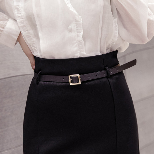 Női alkalmi szoknya övvel és magas derékkal, fekete színben